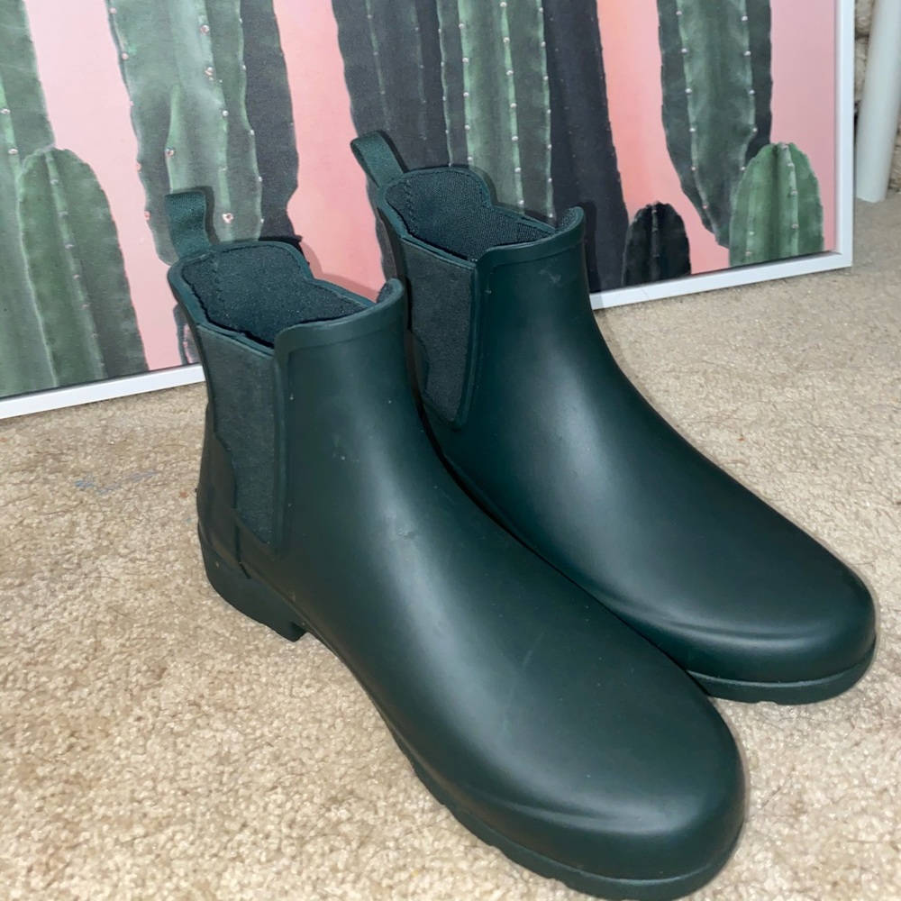 NWOT Hunter green boots!